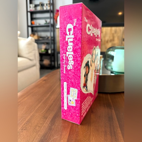 Clueless Party Game - Picture 4 of 5